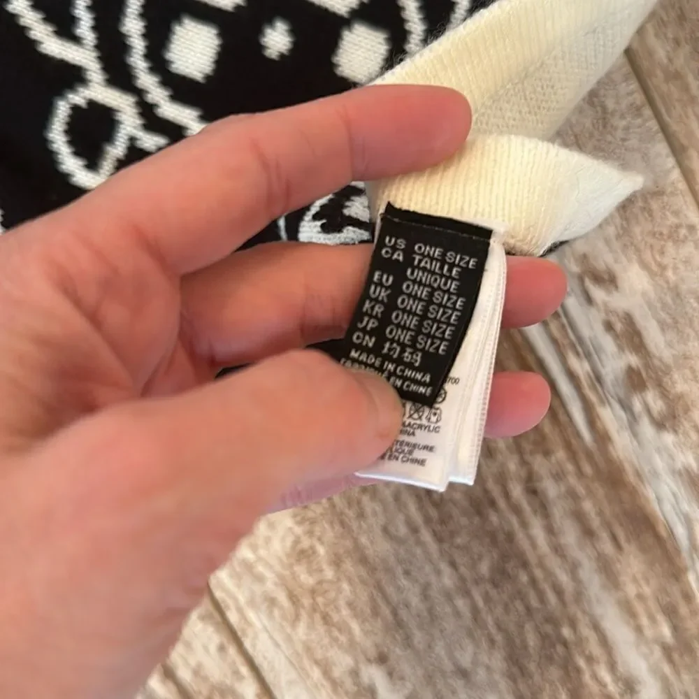 Hello Kitty x Forever 21 scarf